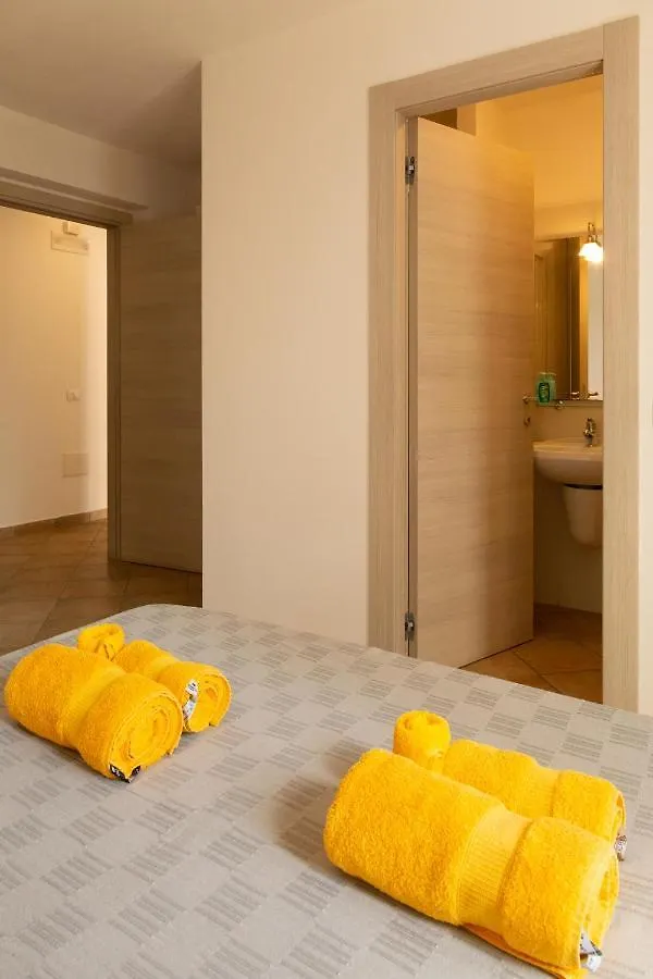 Maris Apartments & Bedrooms Alghero 0*,